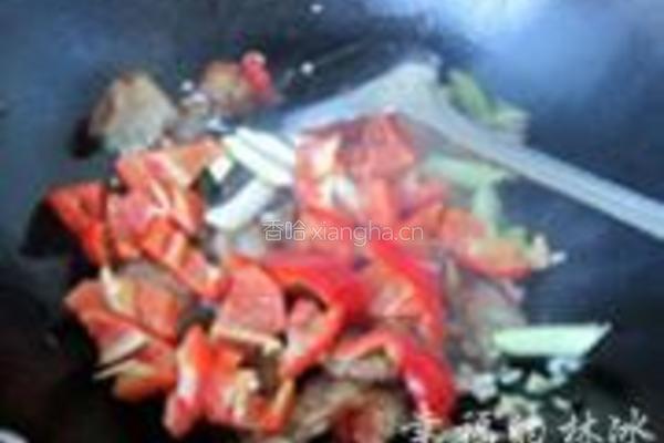 红椒炒腊五花肉的做法图解9