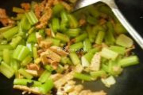 芹菜炒冻豆腐的做法图解4