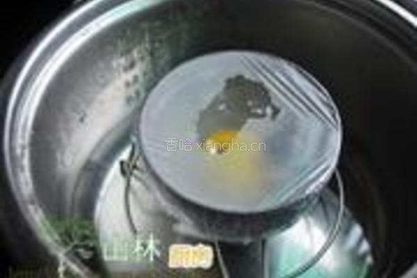 冰糖炖鹅蛋的做法图解3