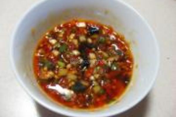 剁椒皮蛋拌豆腐的做法图解2
