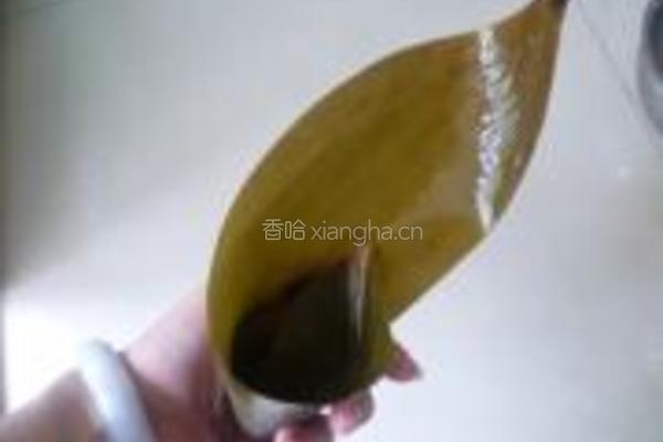 蛋黄肉粽的做法图解4