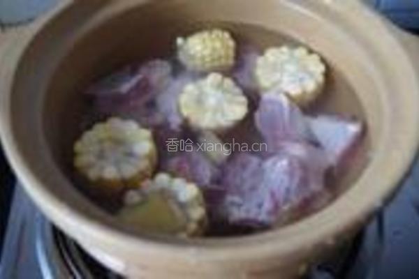 紫菜玉米排骨汤的做法图解3