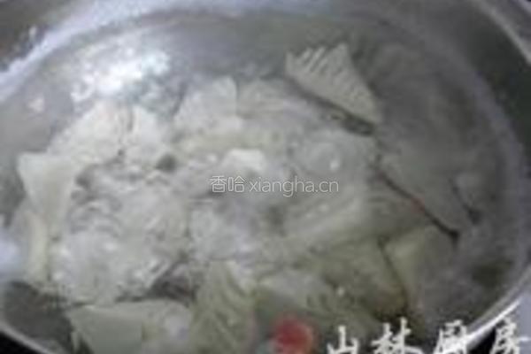 春笋排骨咸肉汤的做法图解1