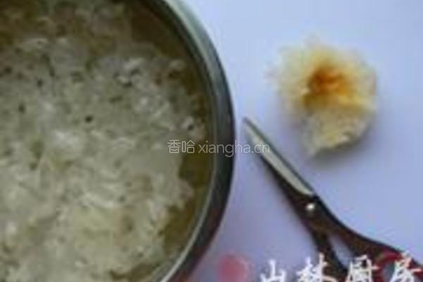 枇杷银耳羹的做法图解1