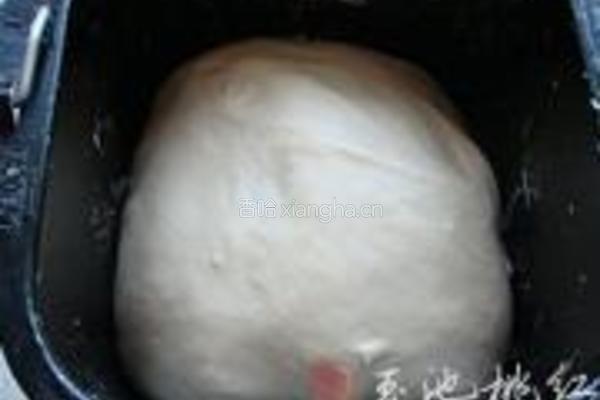 红酒葡萄干面包的做法图解2