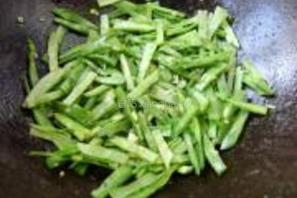 扁豆炒鲜蘑的做法图解5