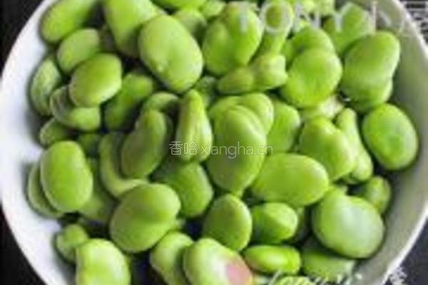 香葱爆蚕豆的做法图解1
