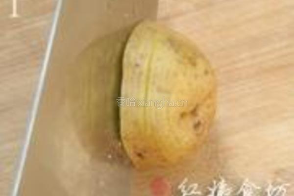 土豆烤香肠的做法图解1
