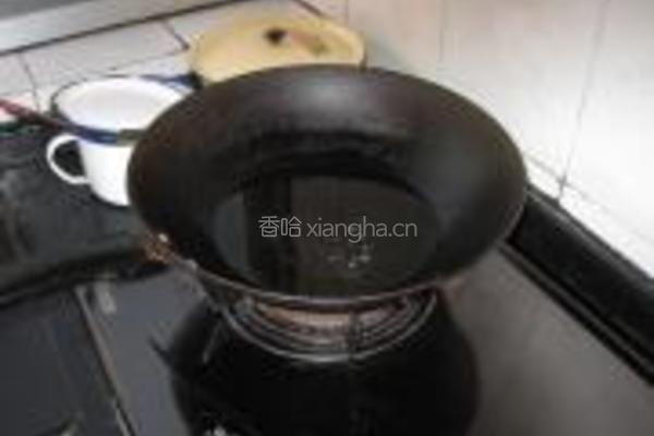 油炸蚕蛹的做法图解3