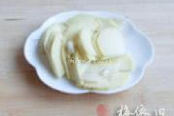 当归春笋乌鸡汤的做法图解1