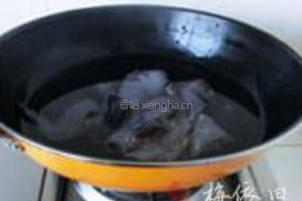 当归春笋乌鸡汤的做法图解3