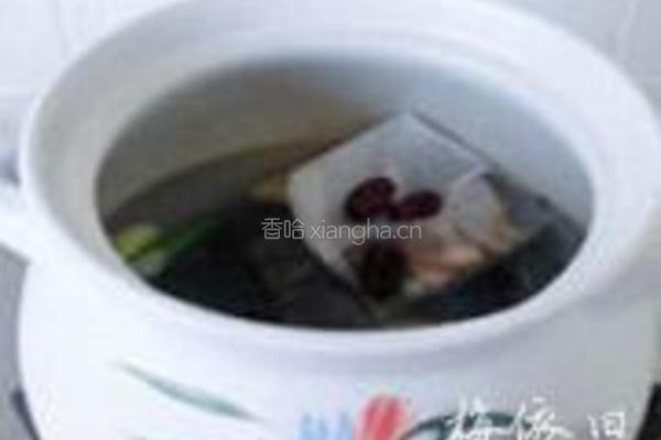 当归春笋乌鸡汤的做法图解6