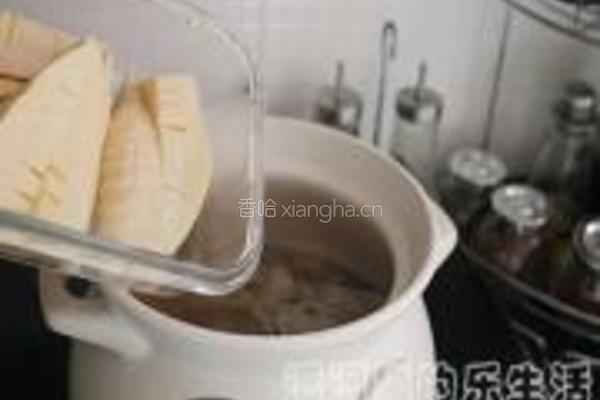 鸡骨草冬笋煲骨汤的做法图解5