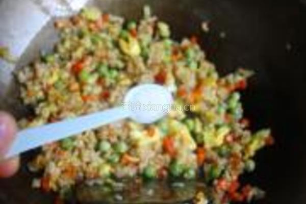 豌豆蛋炒饭的做法图解8