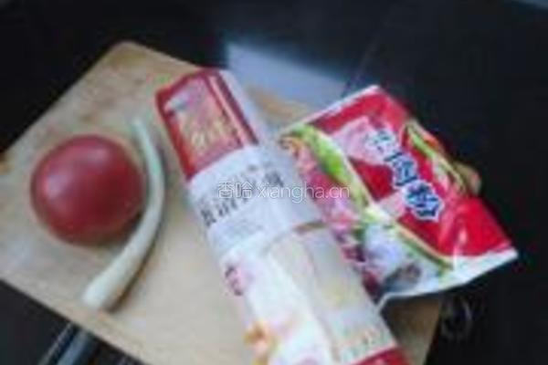 牛肉味热汤面的做法图解1