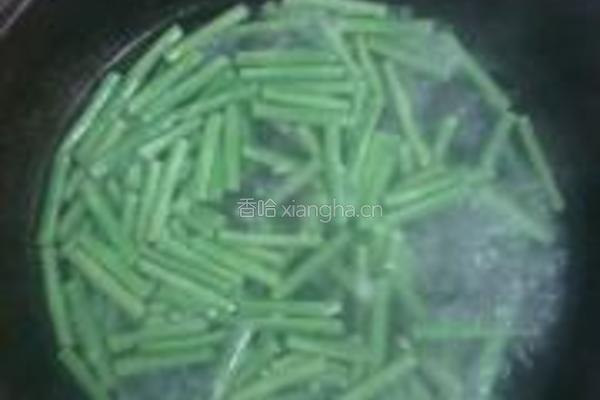 虾米炒豆角的做法图解2