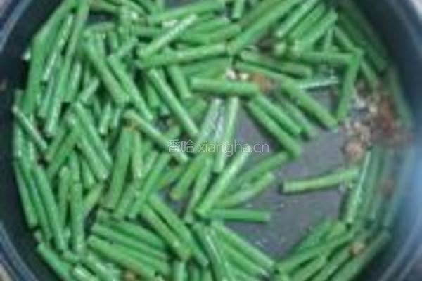 虾米炒豆角的做法图解5