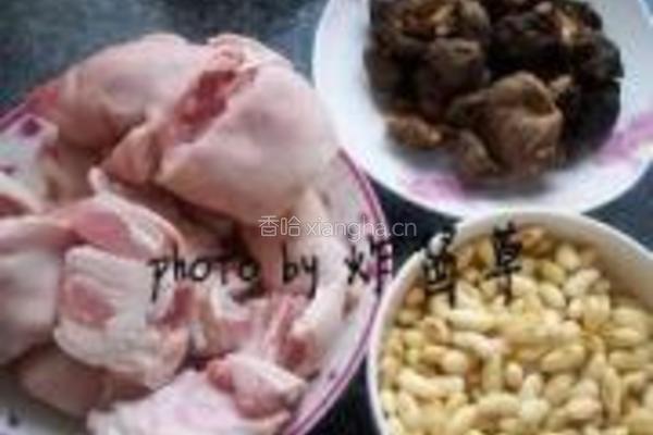 香菇黄豆猪蹄煲的做法图解2