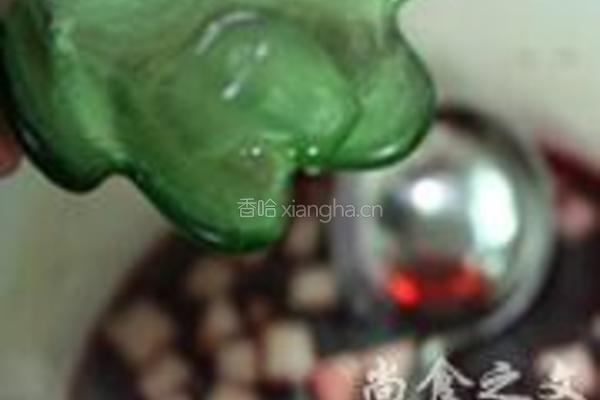 红酒雪梨的做法图解3