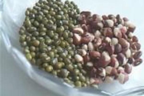 绿豆粥的做法图解1