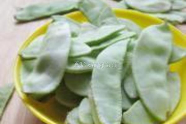 扁豆炒香肠}的做法图解1
