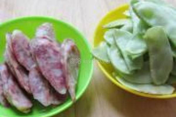 扁豆炒香肠}的做法图解2