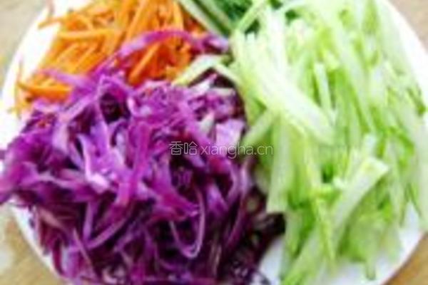圆葱鸡肉炸酱面的做法图解1