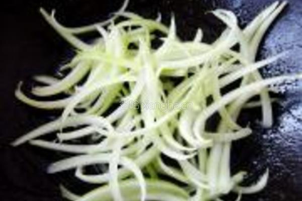 圆葱鸡肉炸酱面的做法图解3