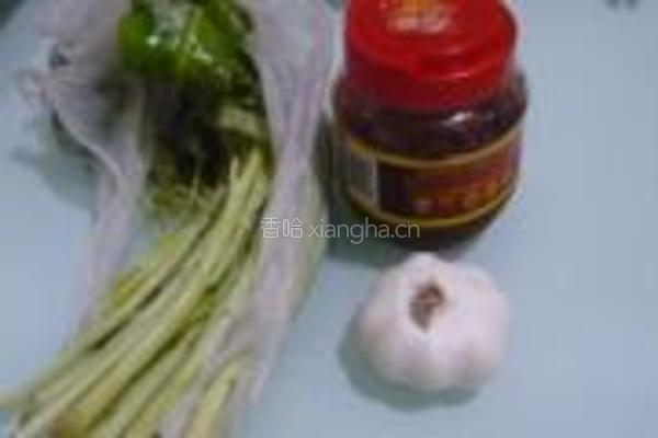 豆瓣酱炒空心菜的做法图解1