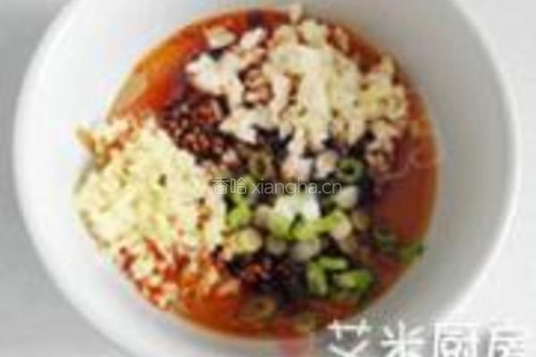 怪味鸡丝凉面的做法图解3