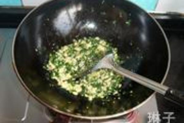 芹菜叶炒三鲜的做法图解9