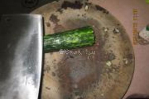 红萝卜拍黄瓜的做法图解2