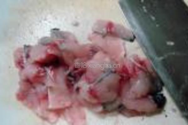 山楂鲤鱼汤的做法图解2