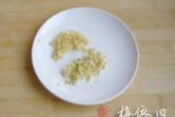 香辣小鱼干的做法图解1
