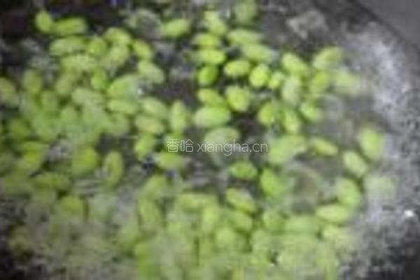 毛豆拌萝卜干的做法图解1