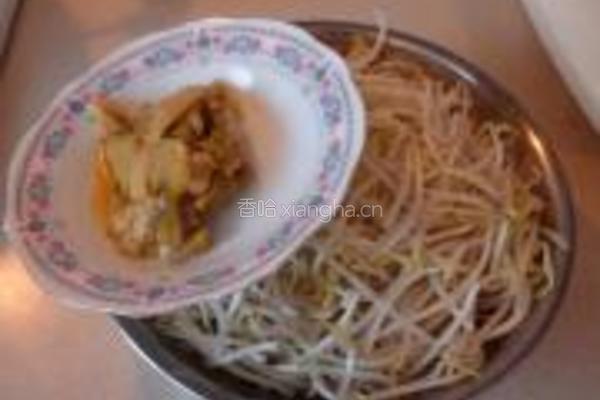 榨菜炒银芽的做法图解1