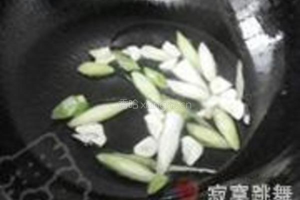 芹蒜香菇豆腐丝的做法图解5