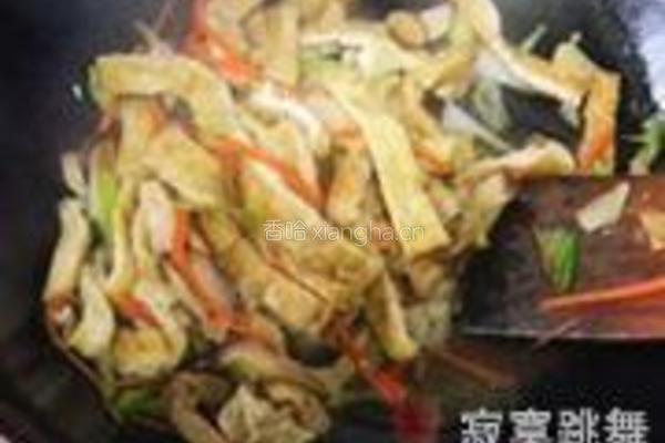 芹蒜香菇豆腐丝的做法图解9