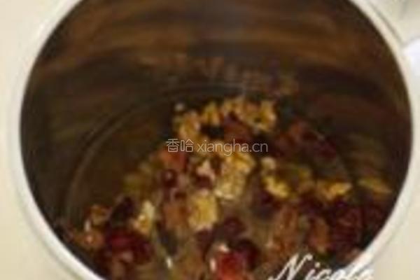 核桃红枣糯米豆浆的做法图解3