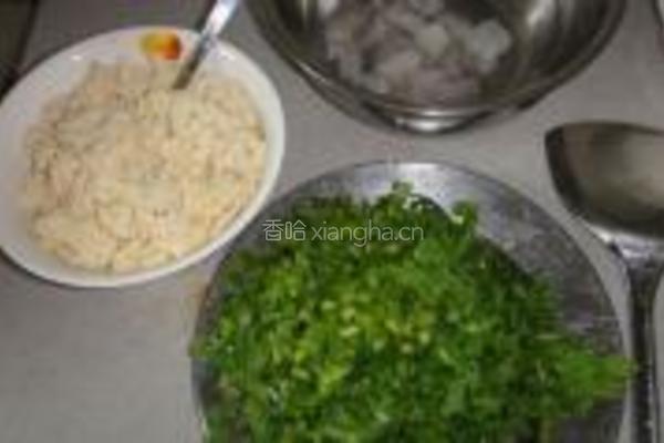茼蒿小豆腐的做法图解1
