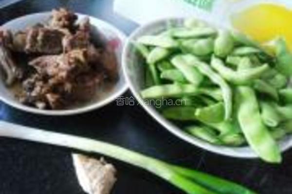 排骨炖豆角的做法图解1