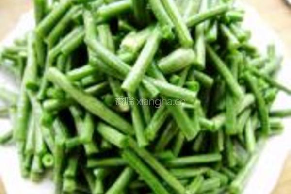 豇豆炒饼的做法图解1