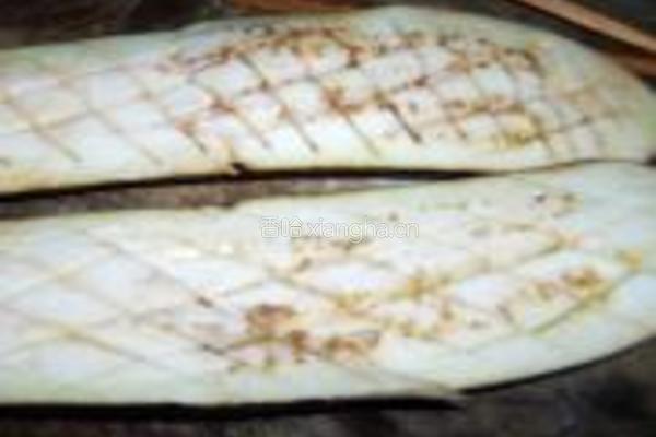 泡椒肉末烤茄子的做法图解1