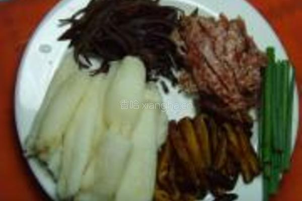 竹笙香菇木耳羹的做法图解1