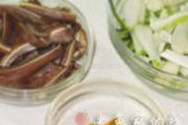 荞菜炒卤猪耳的做法图解6