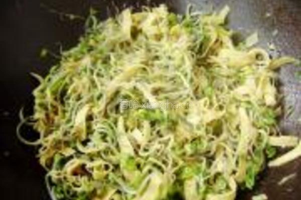 绿豆芽炒干豆腐丝的做法图解6