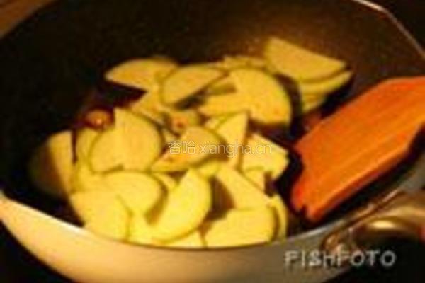 鱼酱炒白果西葫芦的做法图解5
