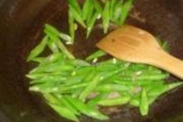 四季豆脆皮肠的做法图解2