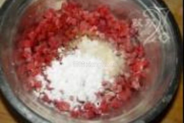 香菇生滚牛肉窝蛋粥的做法图解3