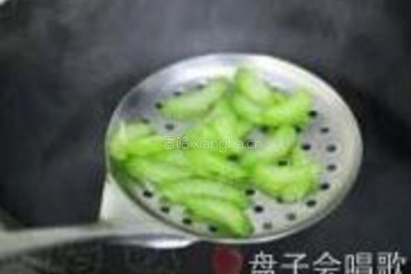 凉拌黑白木耳的做法图解6